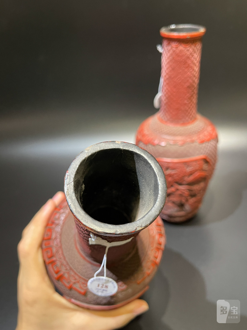 清乾隆 剔红庭院婴戏图纸槌瓶一对 - 图7